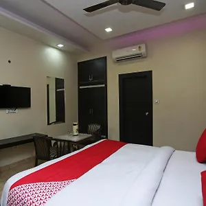 Hotel Oyo 27864 Samrat, Gurgaon
